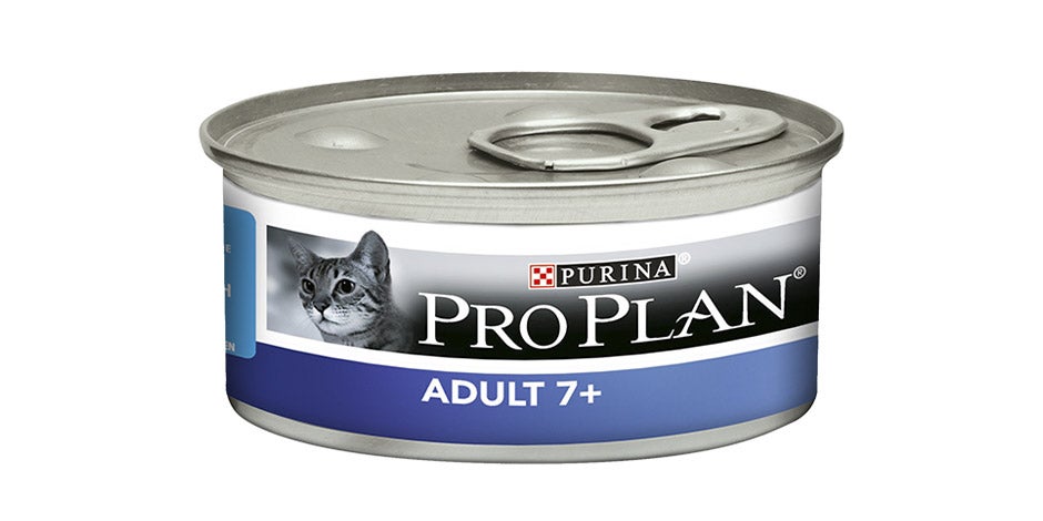 Lata de Pro Plan Adult 7+. Descubre cuánta comida húmeda se le da a un gato y nútrelo como debe ser. 