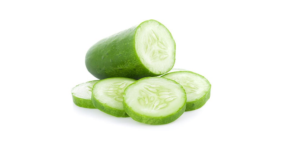 Los perros pueden comer pepino - Rodaja Los perros pueden comer pepino, pero mejor divídelo, y dáselo en rodajas como estas.