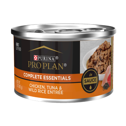 Lata Pro Plan Complete Essentials con pollo y arroz para la buena salud de los gatos