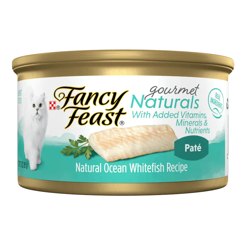 Lata de alimento húmedo para gatos Fancy Feast Gourmet Naturals con pescado blanco en paté